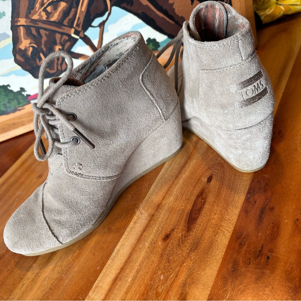 Toms Desert Wedge Bootie Size 5 Light Beige